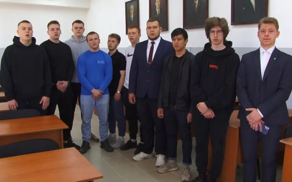 Алтайские студенты присоединились к Всероссийской патриотической акции Мы помним